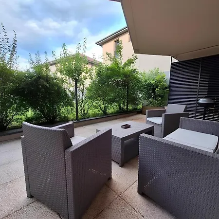 Lovely Cozy With Large Terrace Apartment *